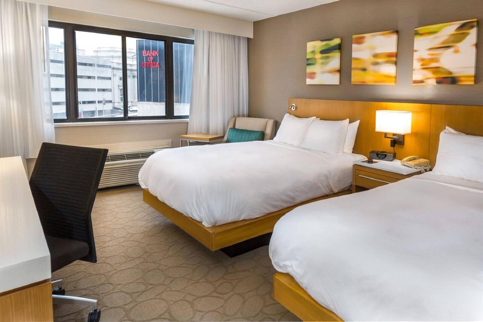 Delta Hotels by Marriott Utica Exteriör bild