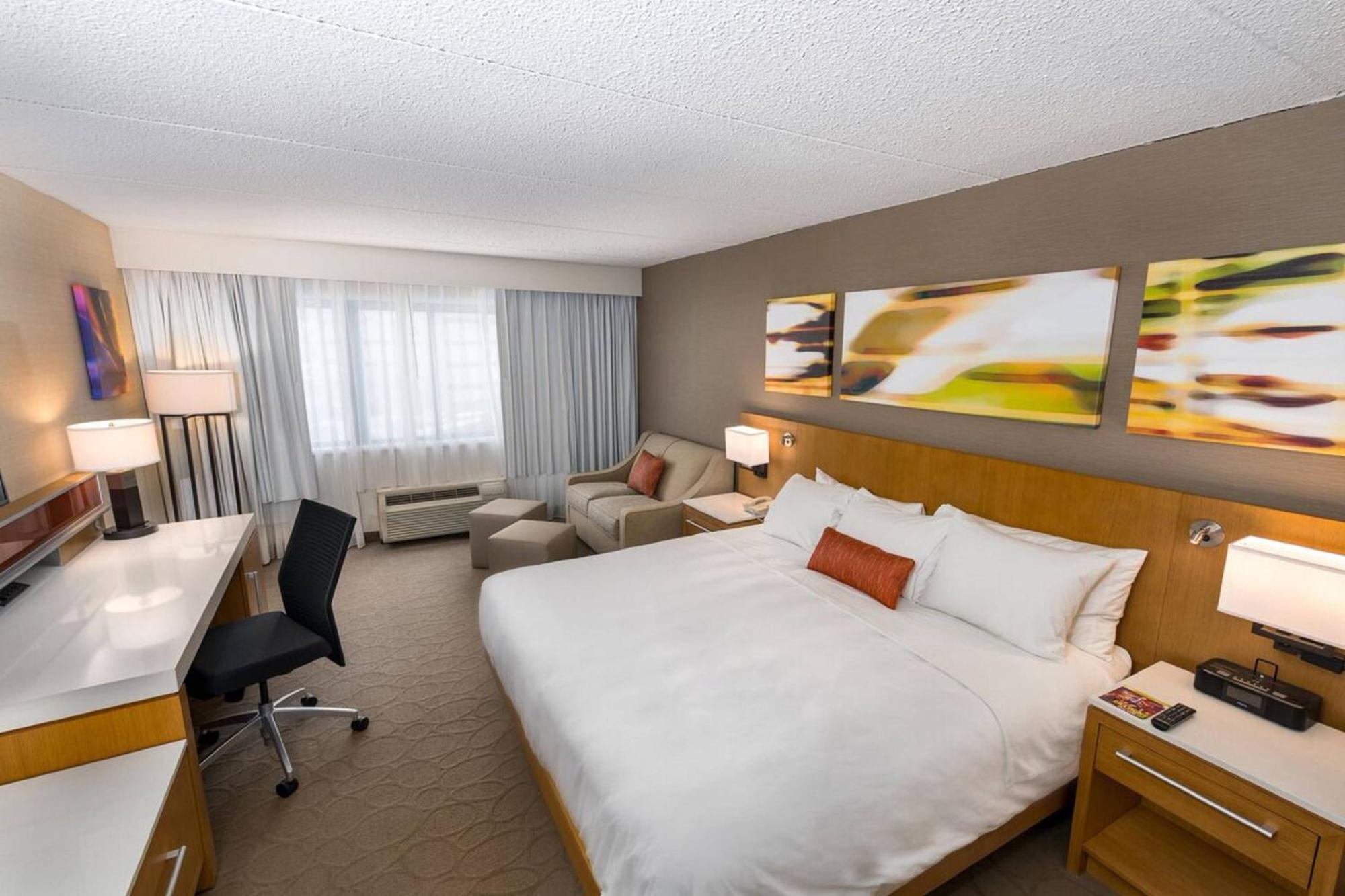 Delta Hotels by Marriott Utica Exteriör bild