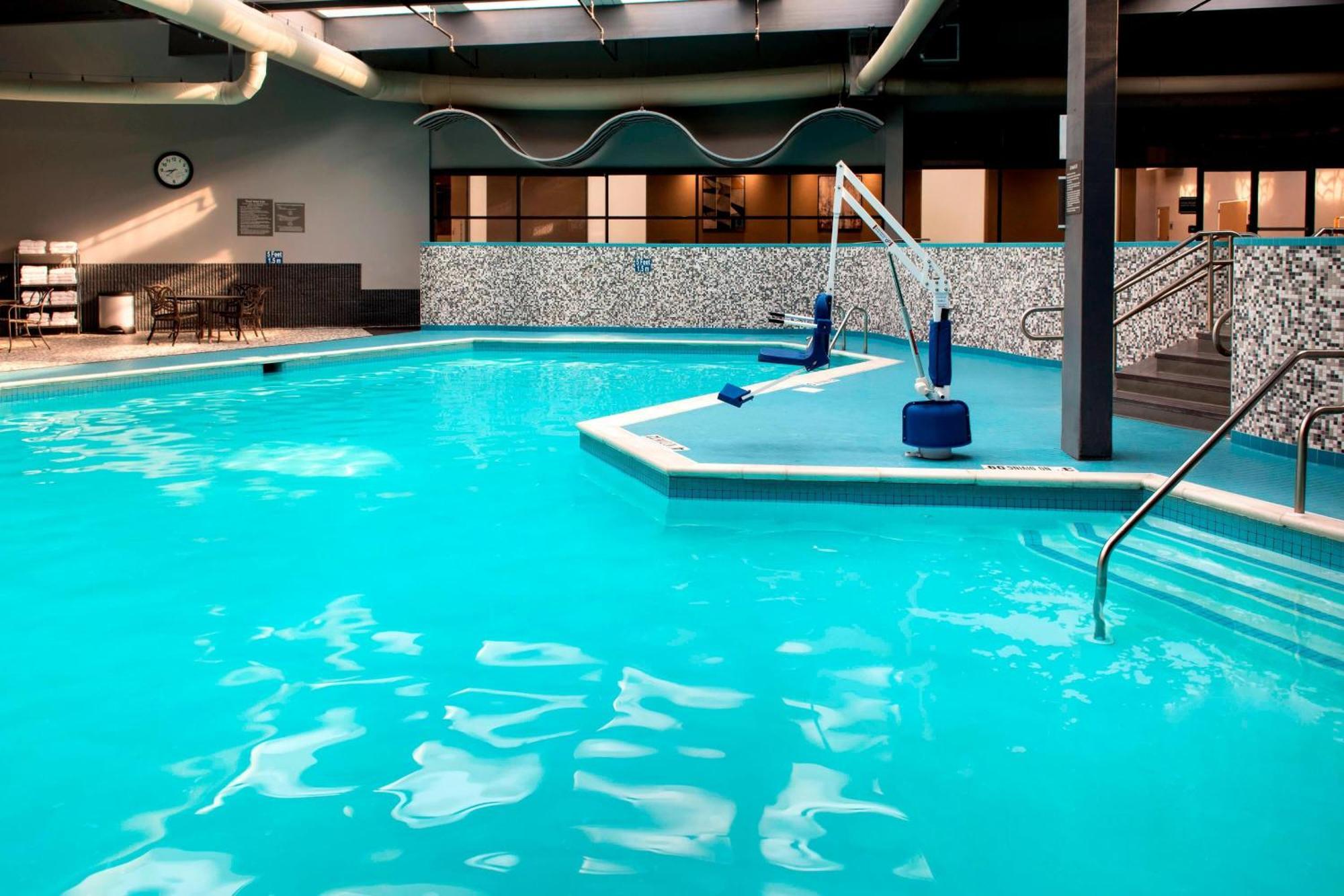 Delta Hotels by Marriott Utica Exteriör bild