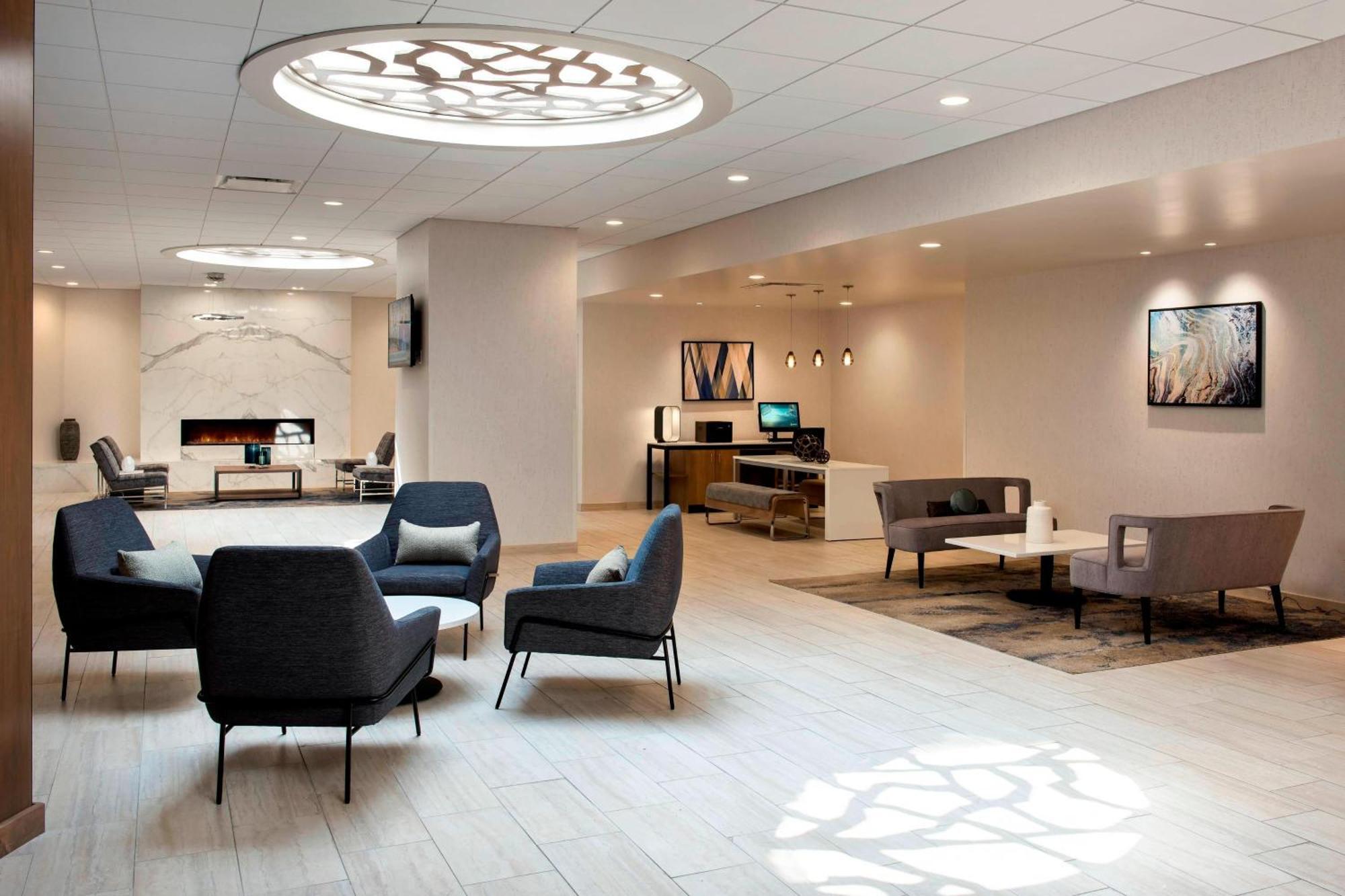 Delta Hotels by Marriott Utica Exteriör bild