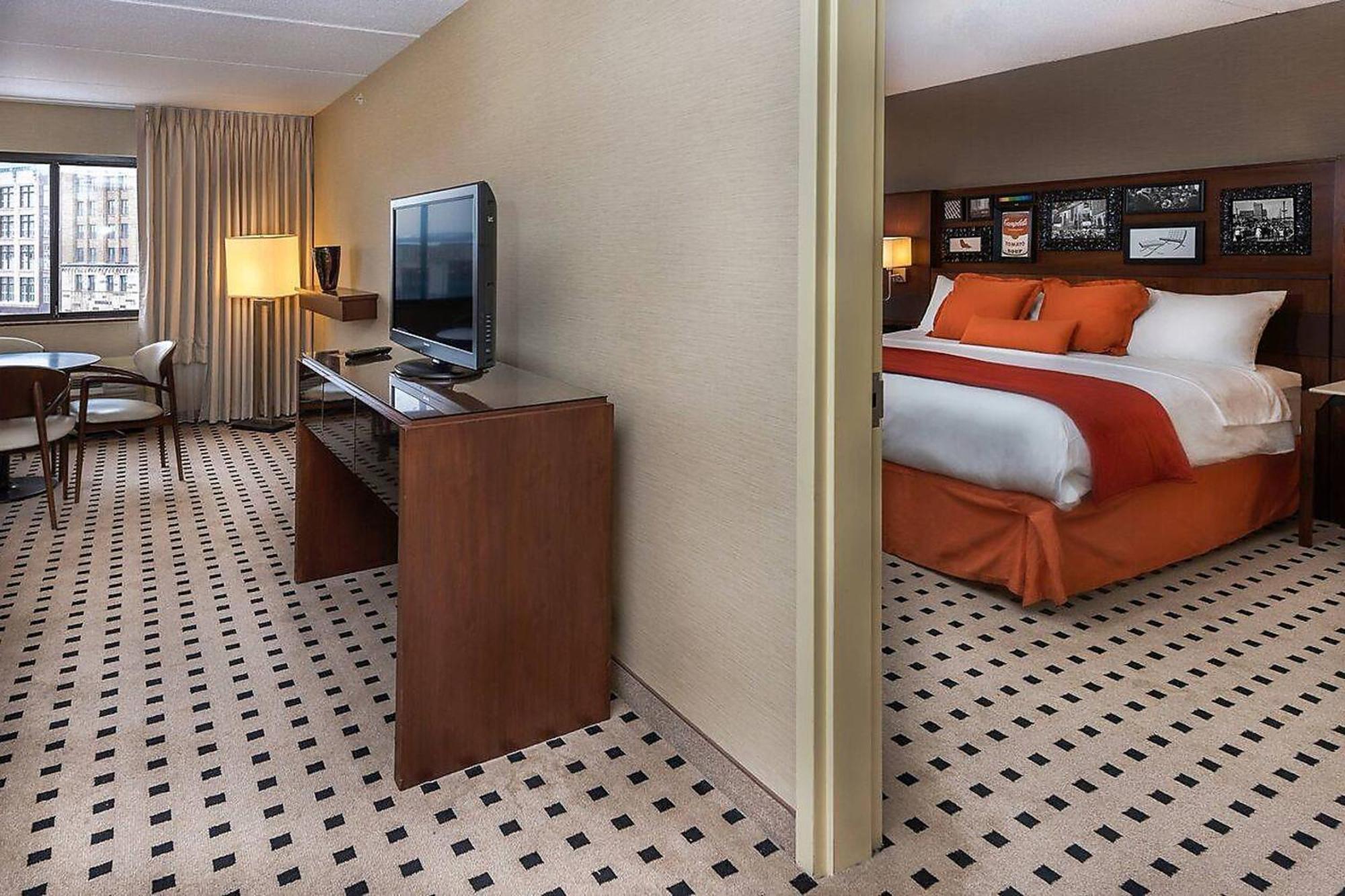 Delta Hotels by Marriott Utica Exteriör bild